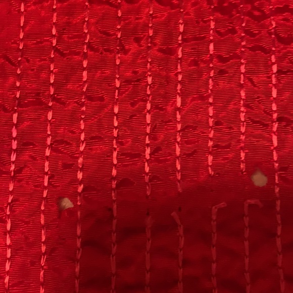 Bows! Fabulous beribboned red taffeta yard goods. - Picture 5 of 5